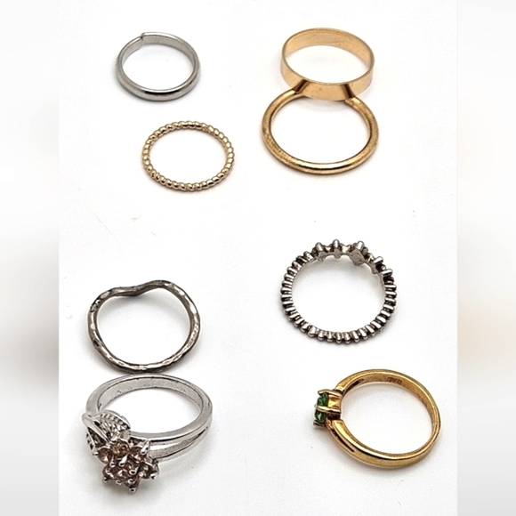 🟢3/$19🟢 Mixed Costume Ring Lot Various Sizes Gold Silver Gemstones - Picture 7 of 7